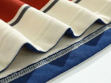 Gestreiftes Paar-T-Shirt