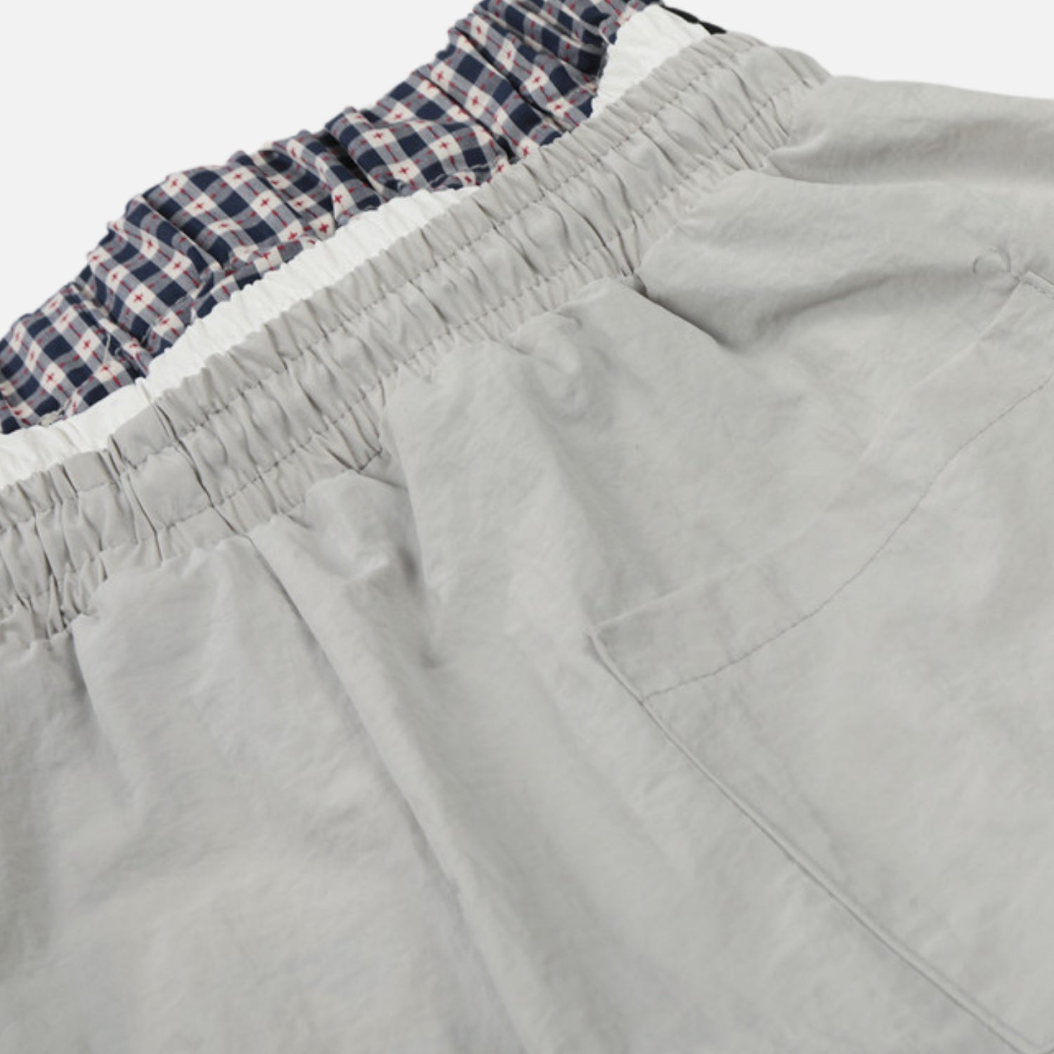 Pantalones de doble cintura con efecto de doble capa