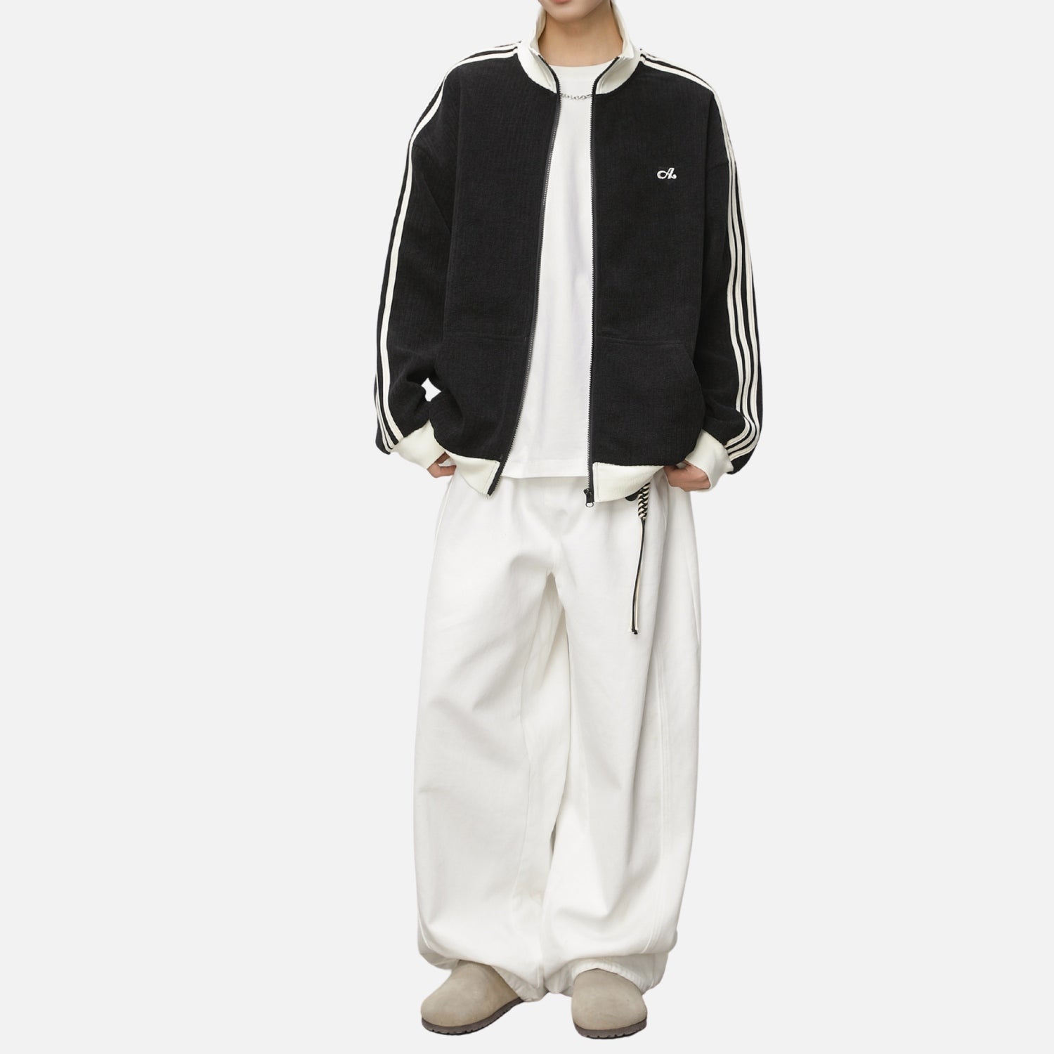 Strukturierte, farblich abgesetzte Reißverschlussjacke