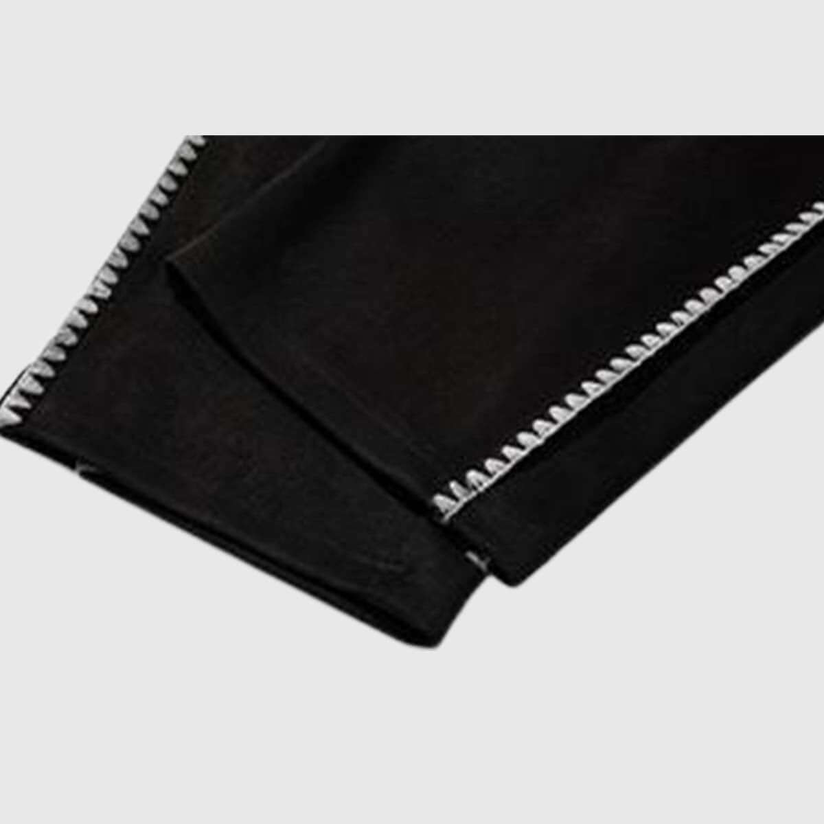 Pantalones casuales con detalle de rayas