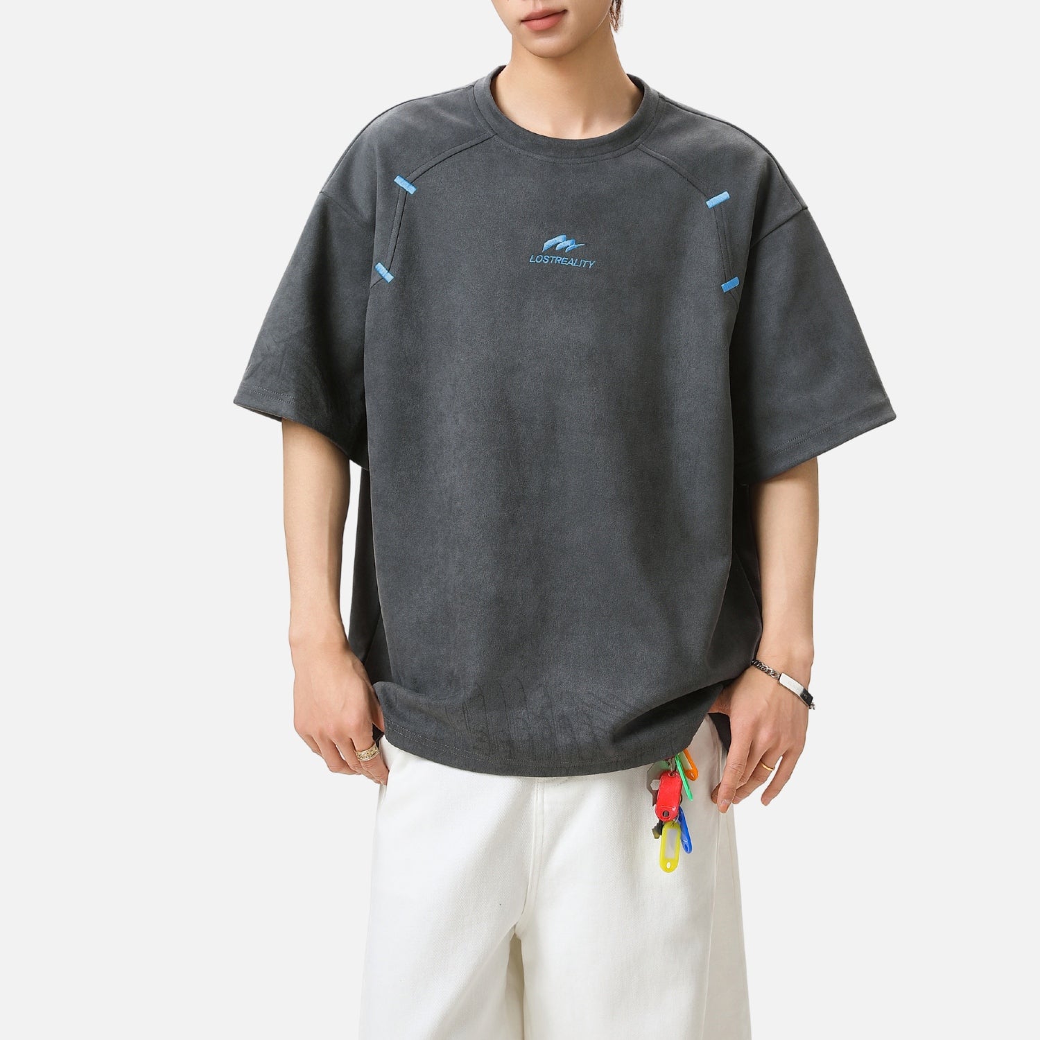 Camiseta bordada con bloques de color estructurados