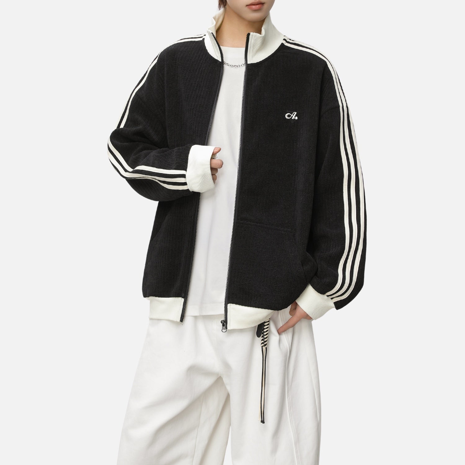 Strukturierte, farblich abgesetzte Reißverschlussjacke