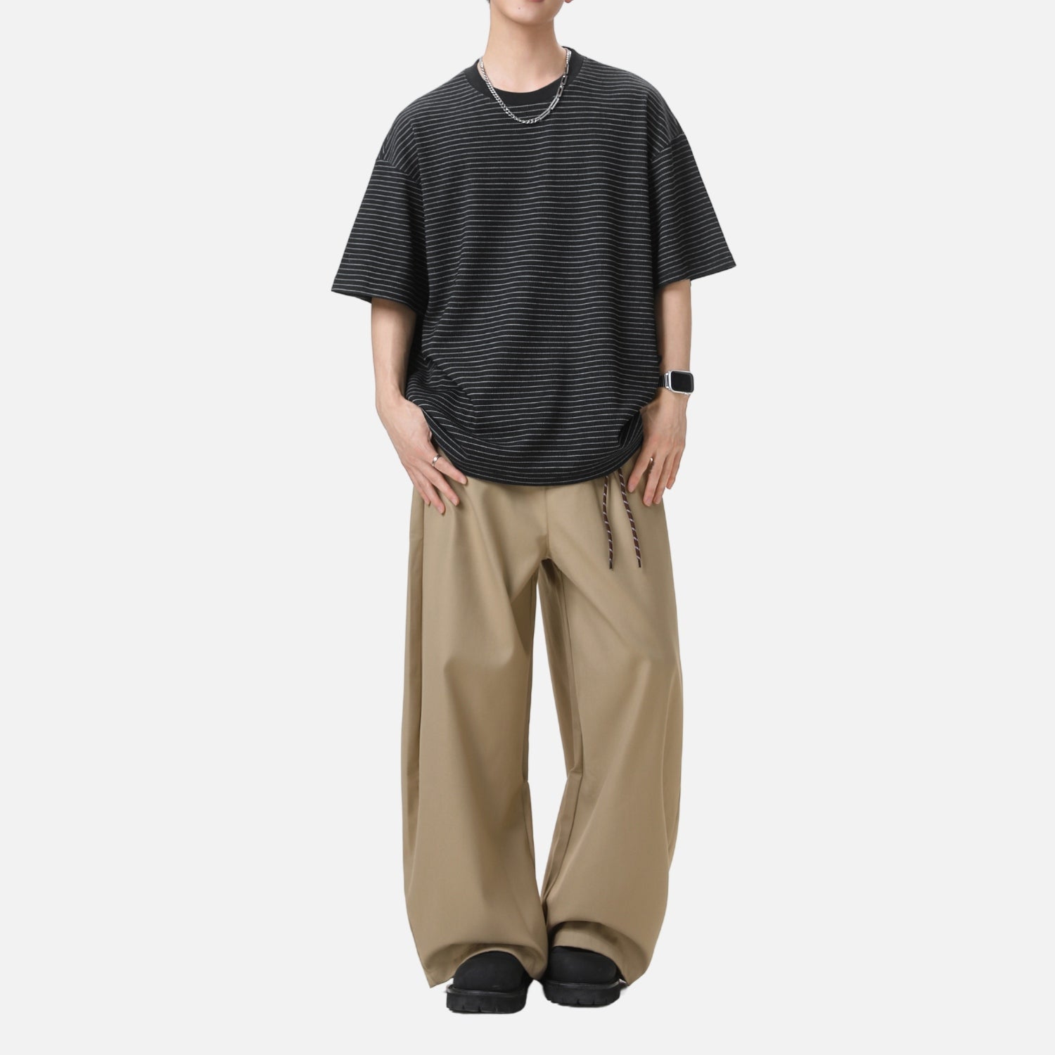 Minimalistisch gestreiftes Rundhalsshirt