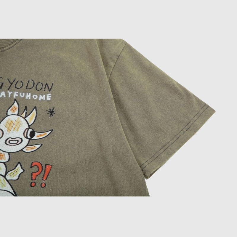 Camiseta vintage de anime lavada y desgastada