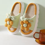 Lindas pantuflas de lino con decoración de flores