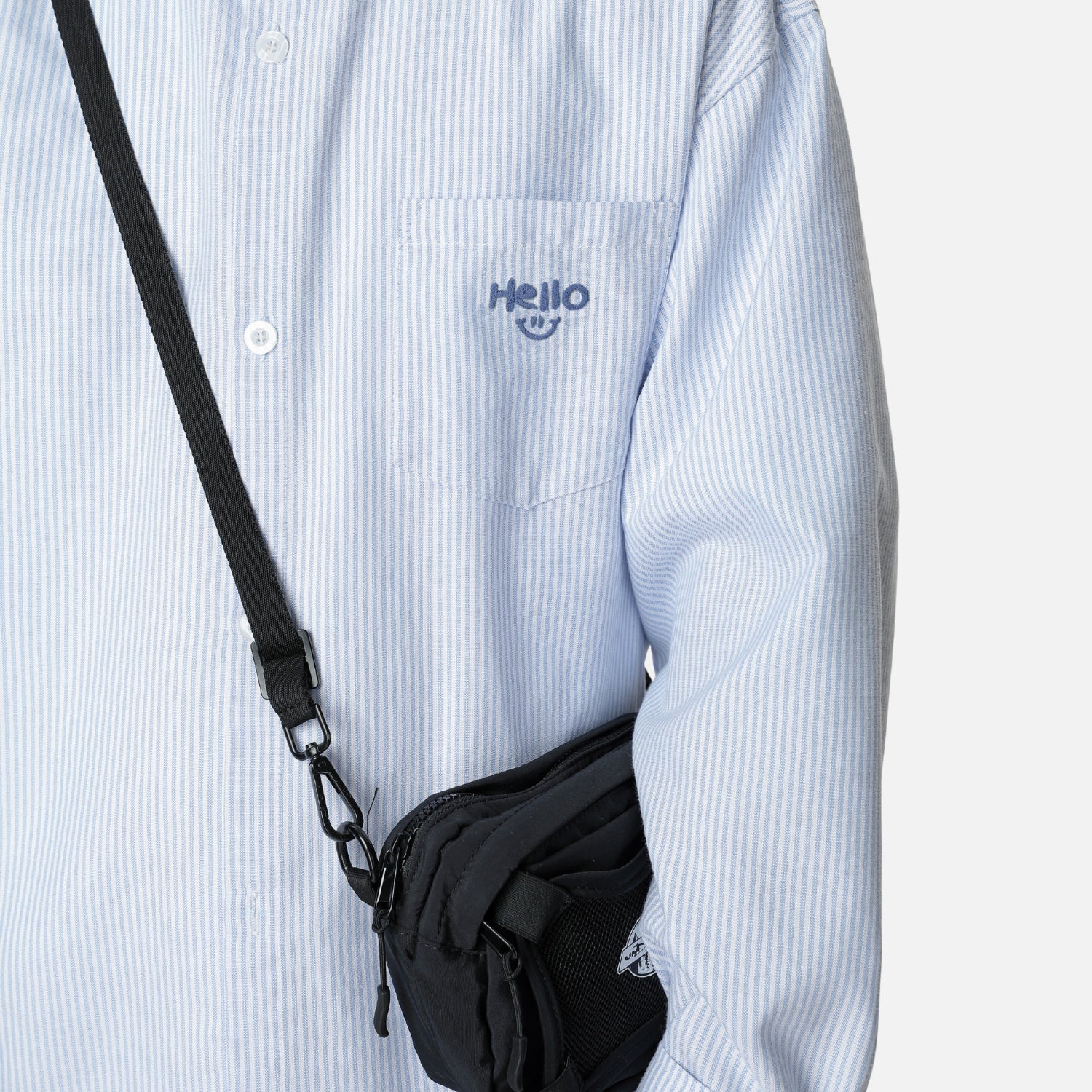 Gestreiftes Hemd mit bestickter Tasche
