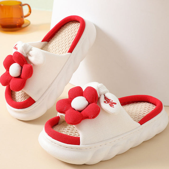Lindas pantuflas de lino con decoración de flores