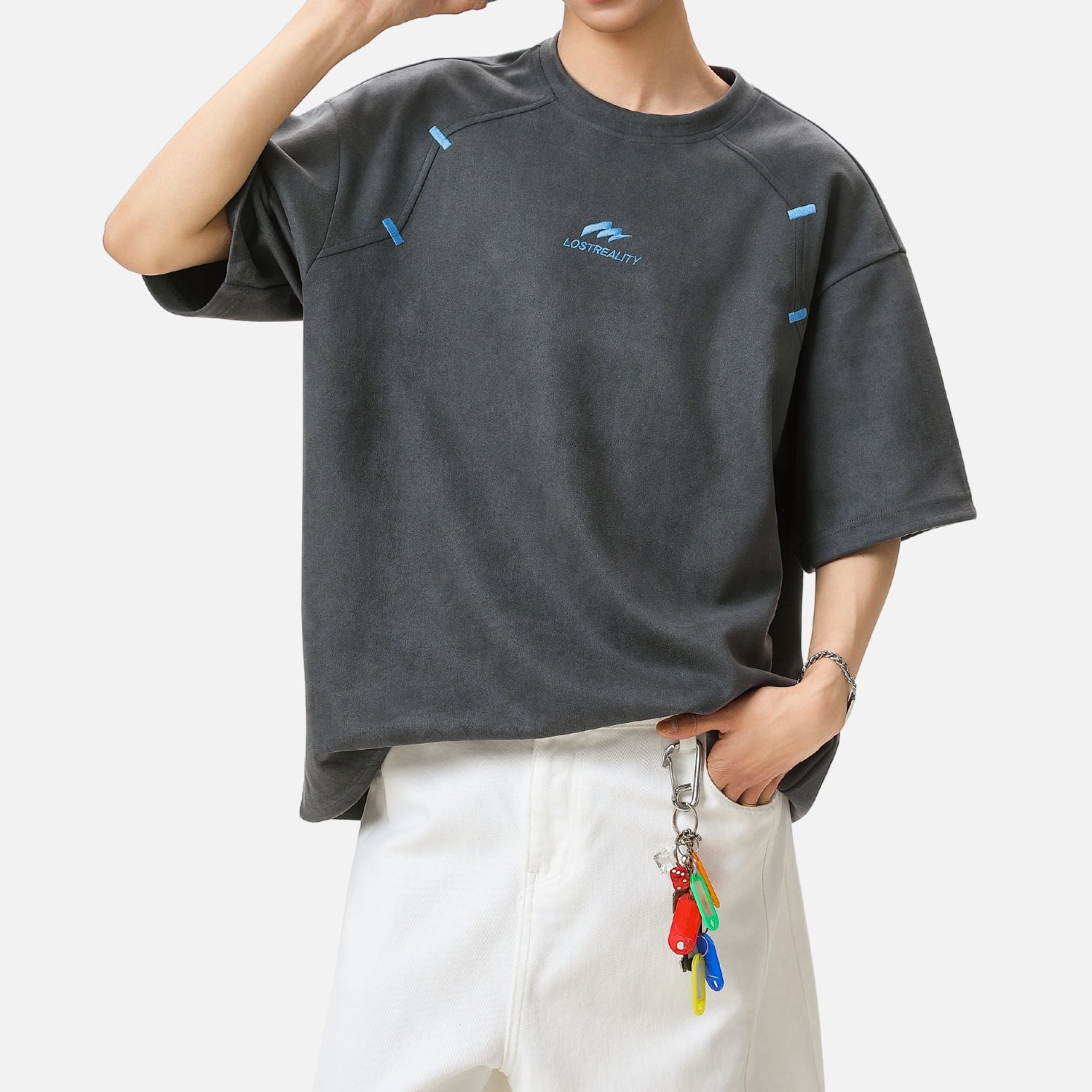 Camiseta bordada con bloques de color estructurados