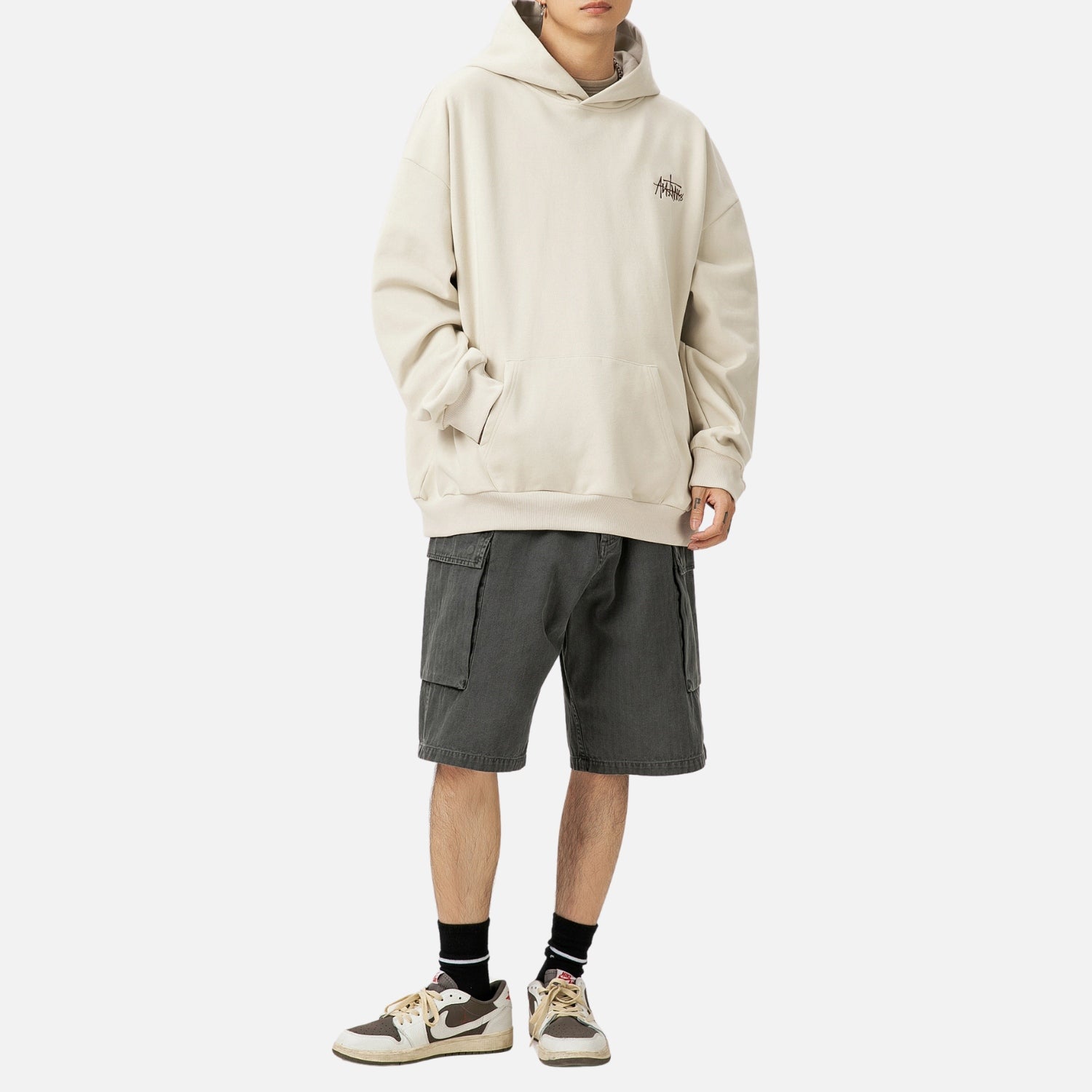 Sudadera con capucha bordada a mano