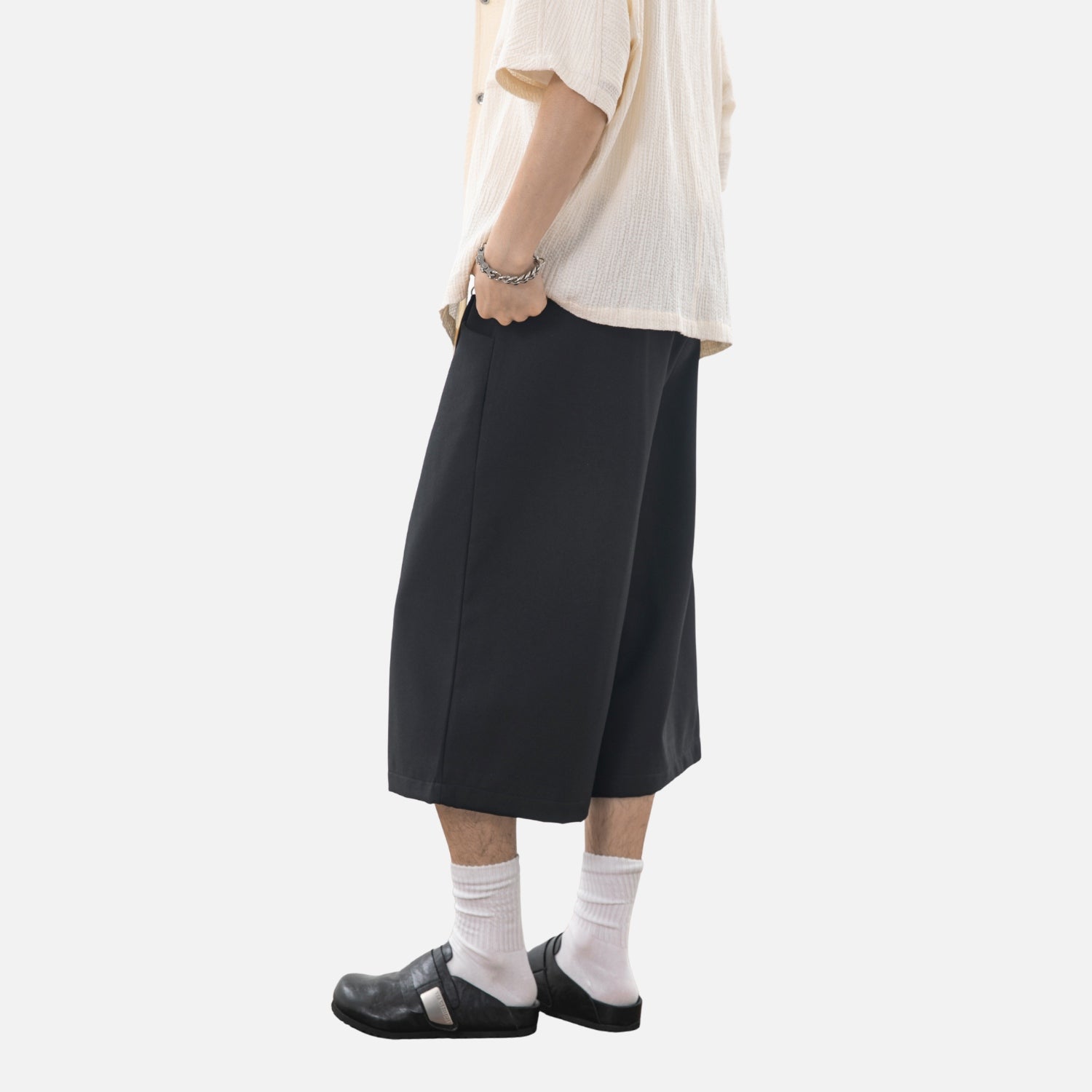 Linen-Texture Bermuda Pants