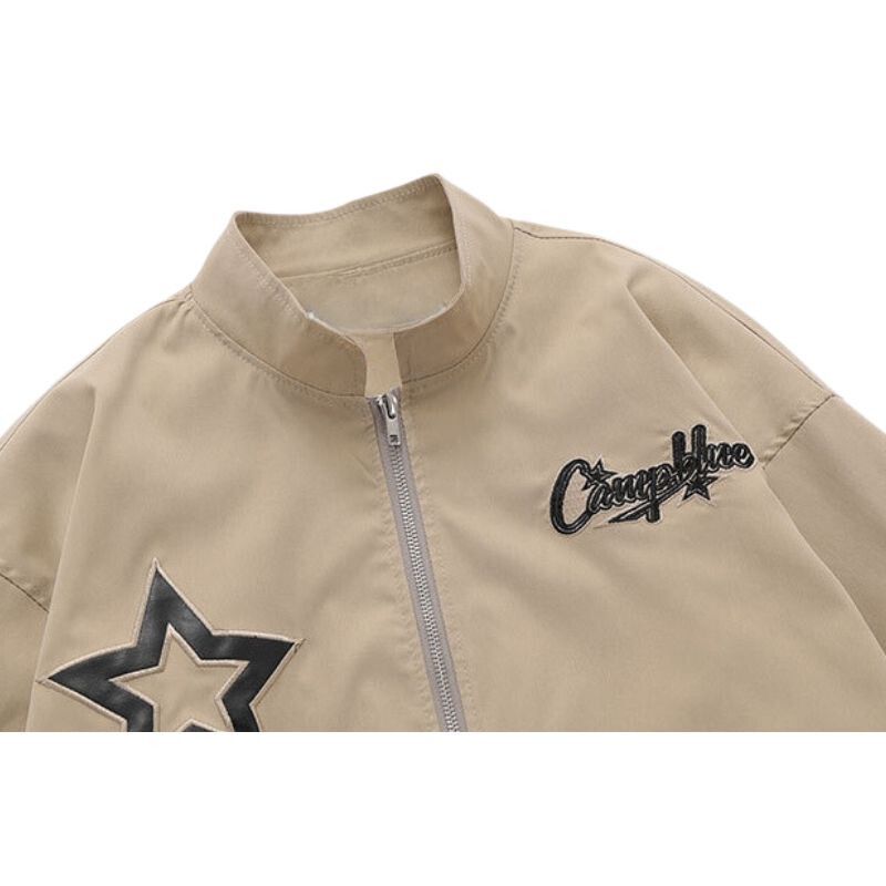 Chaqueta vintage con cuello alto y bordado de estrellas