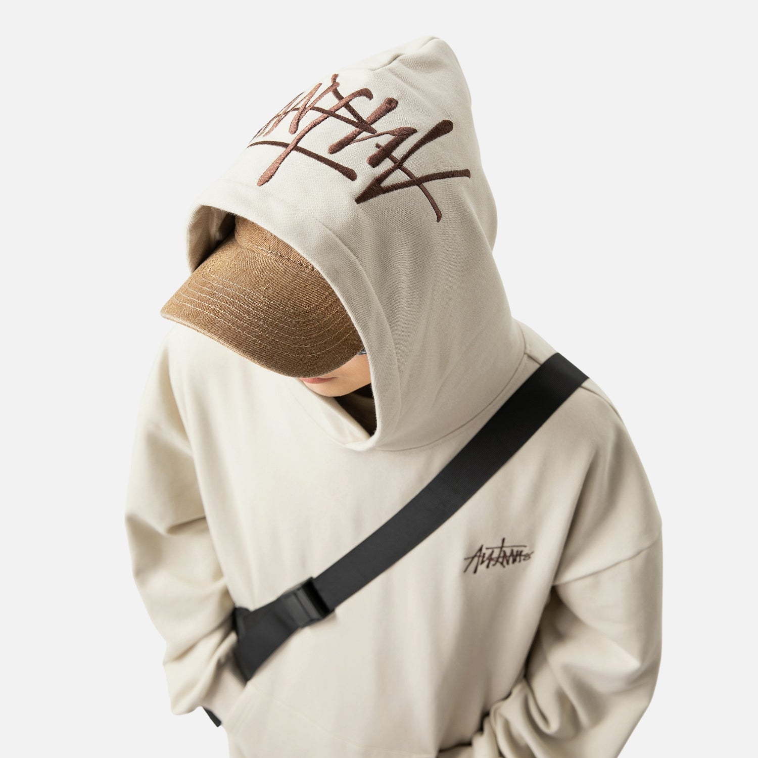 Sudadera con capucha bordada a mano