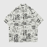 Camiseta con estampado completo de grafiti