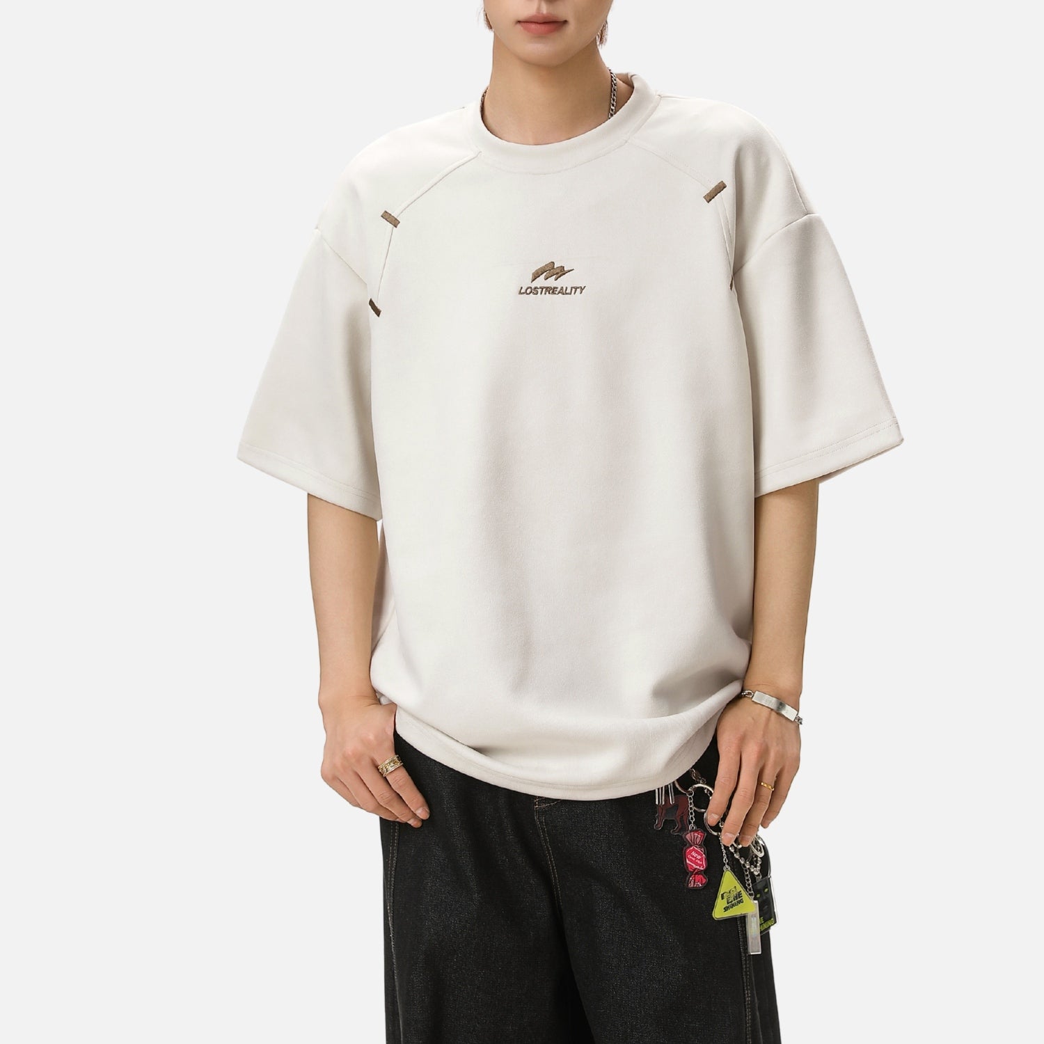 Camiseta bordada con bloques de color estructurados