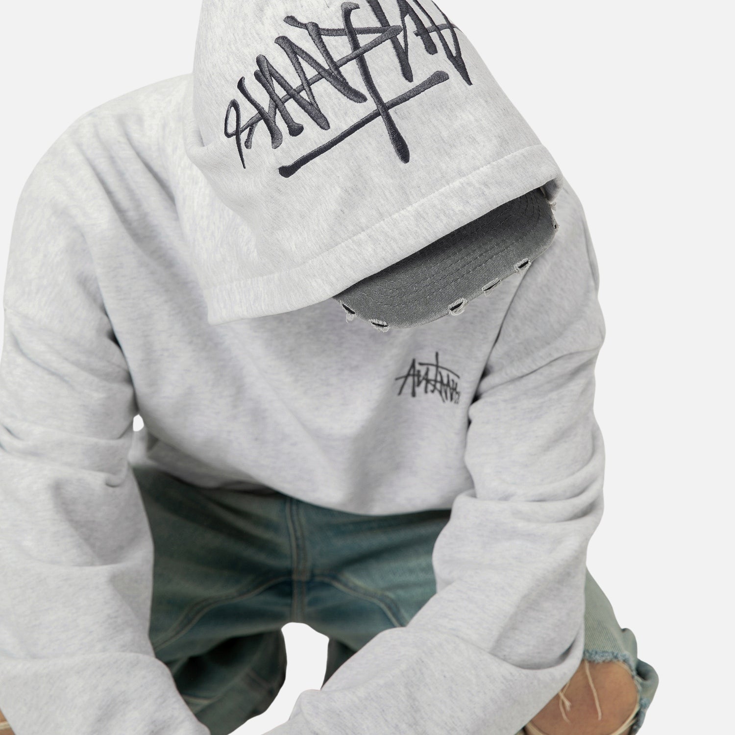 Sudadera con capucha bordada a mano