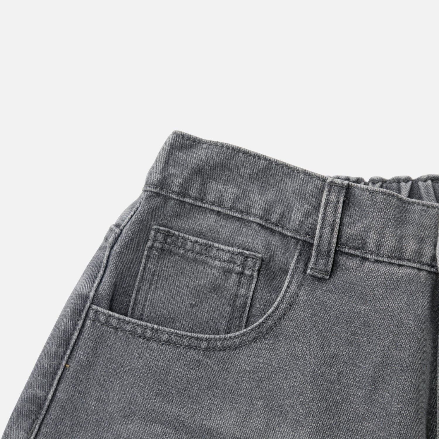 Shorts de mezclilla lavada y desgarrados