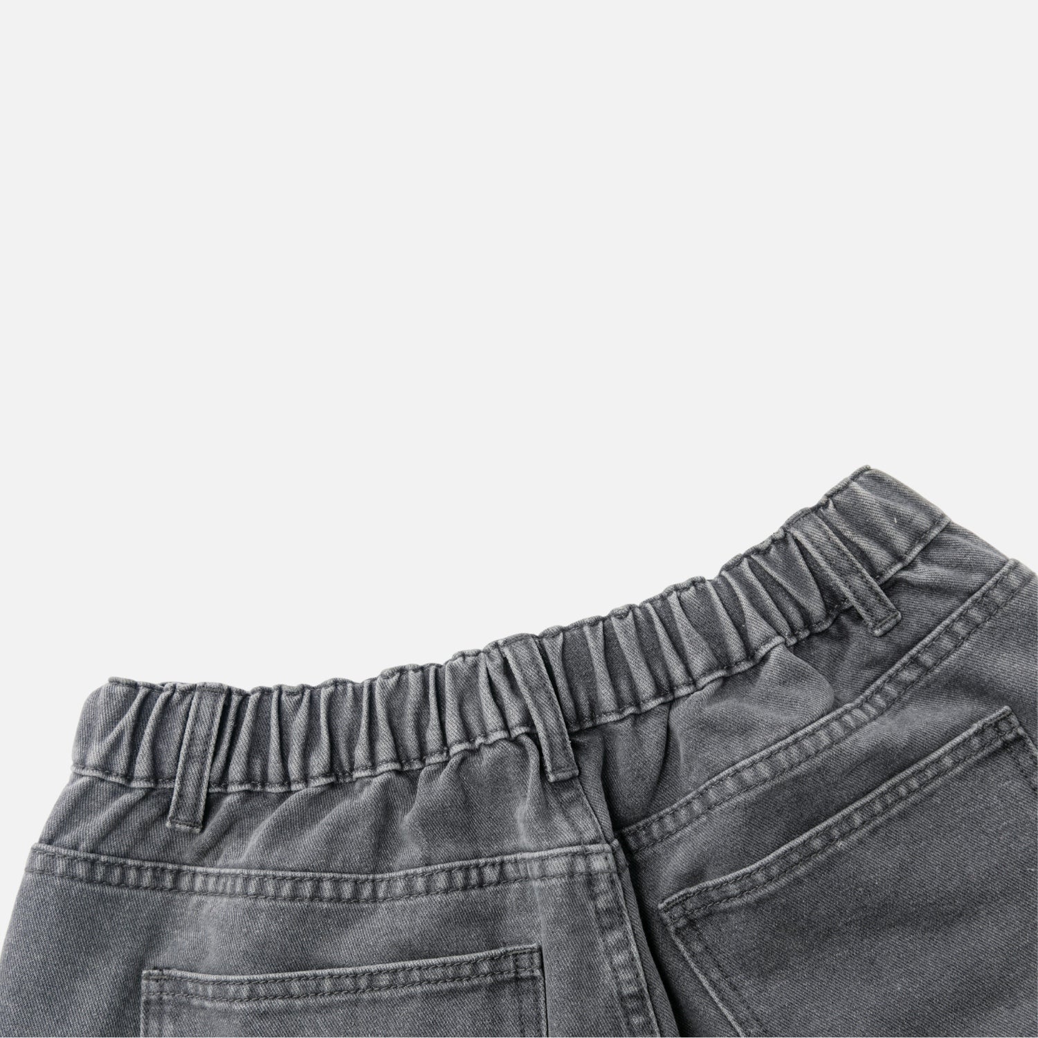Shorts de mezclilla lavada y desgarrados