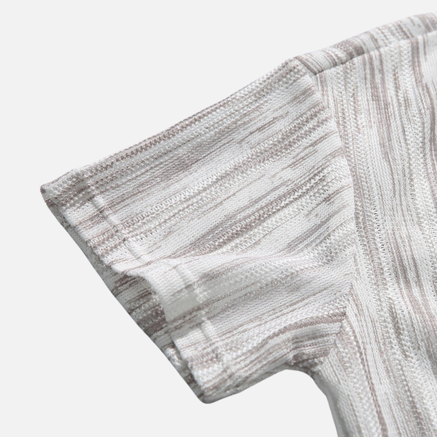 Camicia a maniche corte con taglio e blocchi di colore