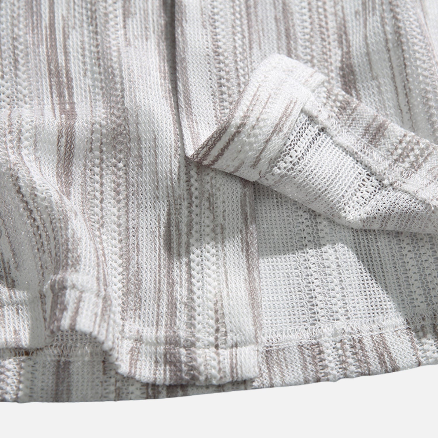 Camicia a maniche corte con taglio e blocchi di colore