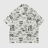 Camiseta con estampado completo de grafiti