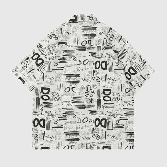 Camiseta con estampado completo de grafiti