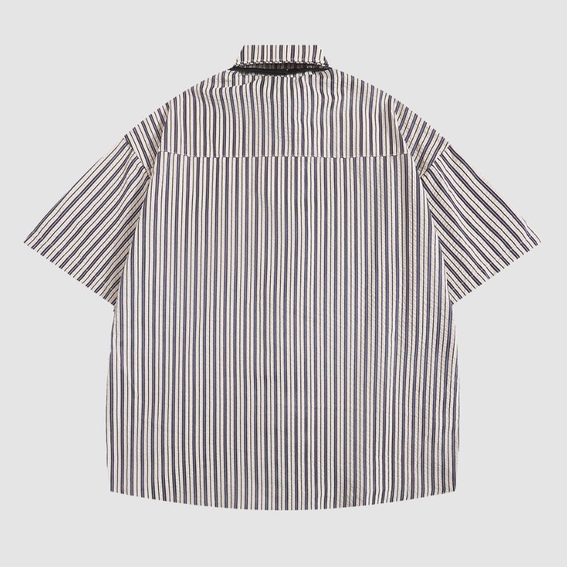 Camisas de rayas con decoración de corbata
