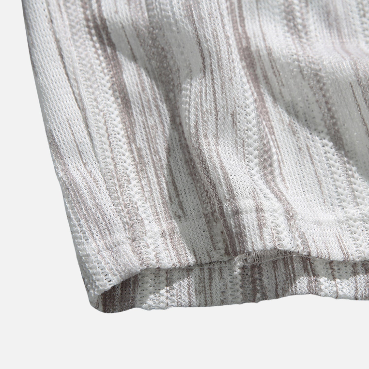 Camicia a maniche corte con taglio e blocchi di colore