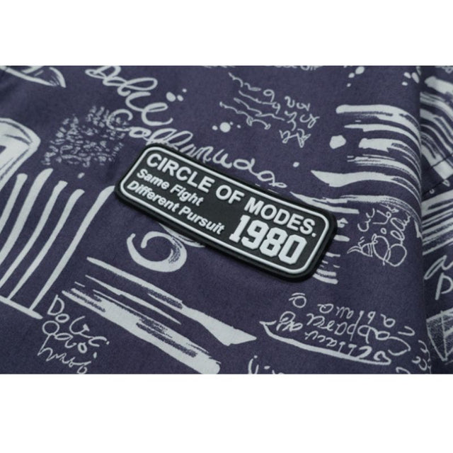 Camiseta con estampado completo de grafiti