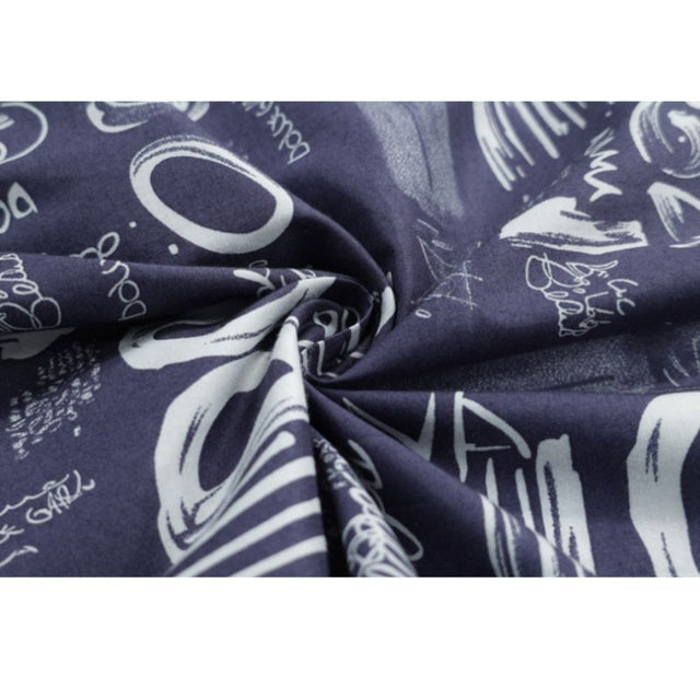 Camiseta con estampado completo de grafiti