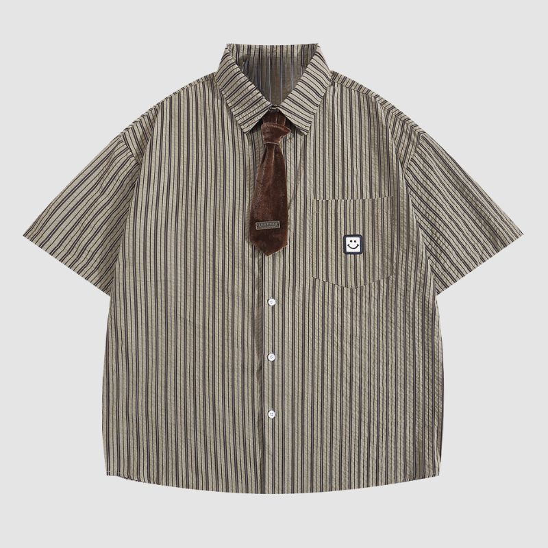 Camisas de rayas con decoración de corbata