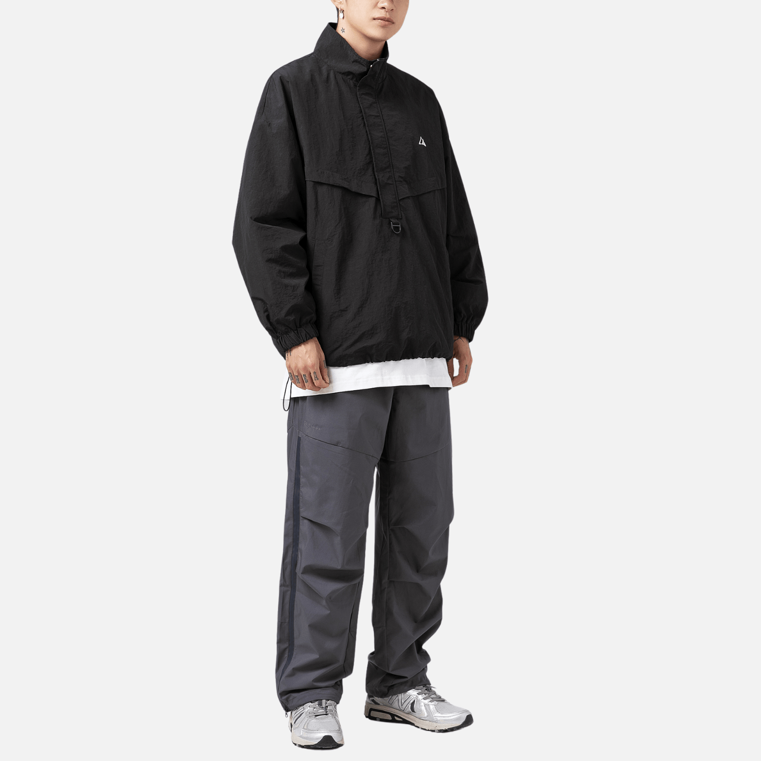 Abrigo táctico impermeable con textura y media cremallera