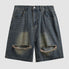 Pantalones cortos de mezclilla rasgados y rayados