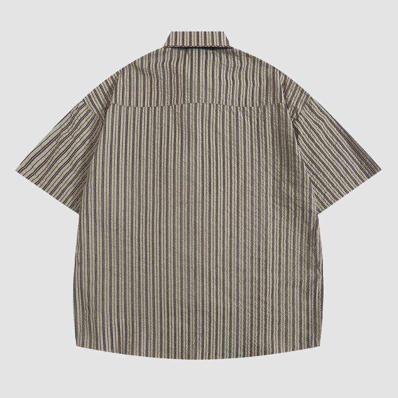 Camisas de rayas con decoración de corbata