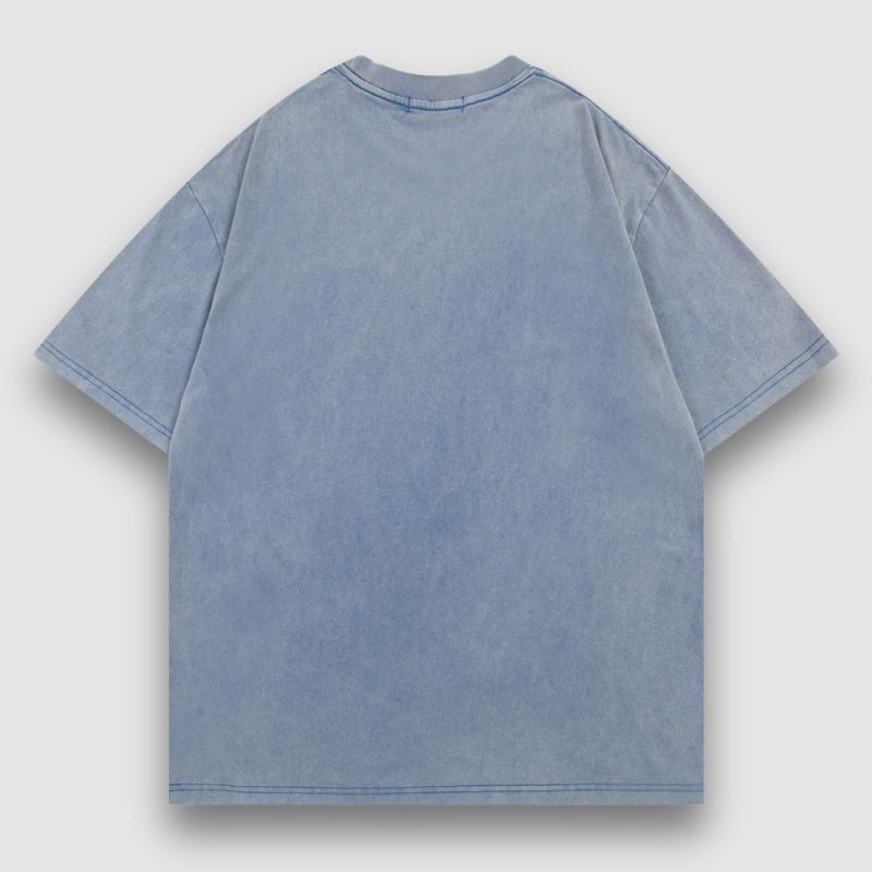 Camiseta vintage de anime lavada y desgastada