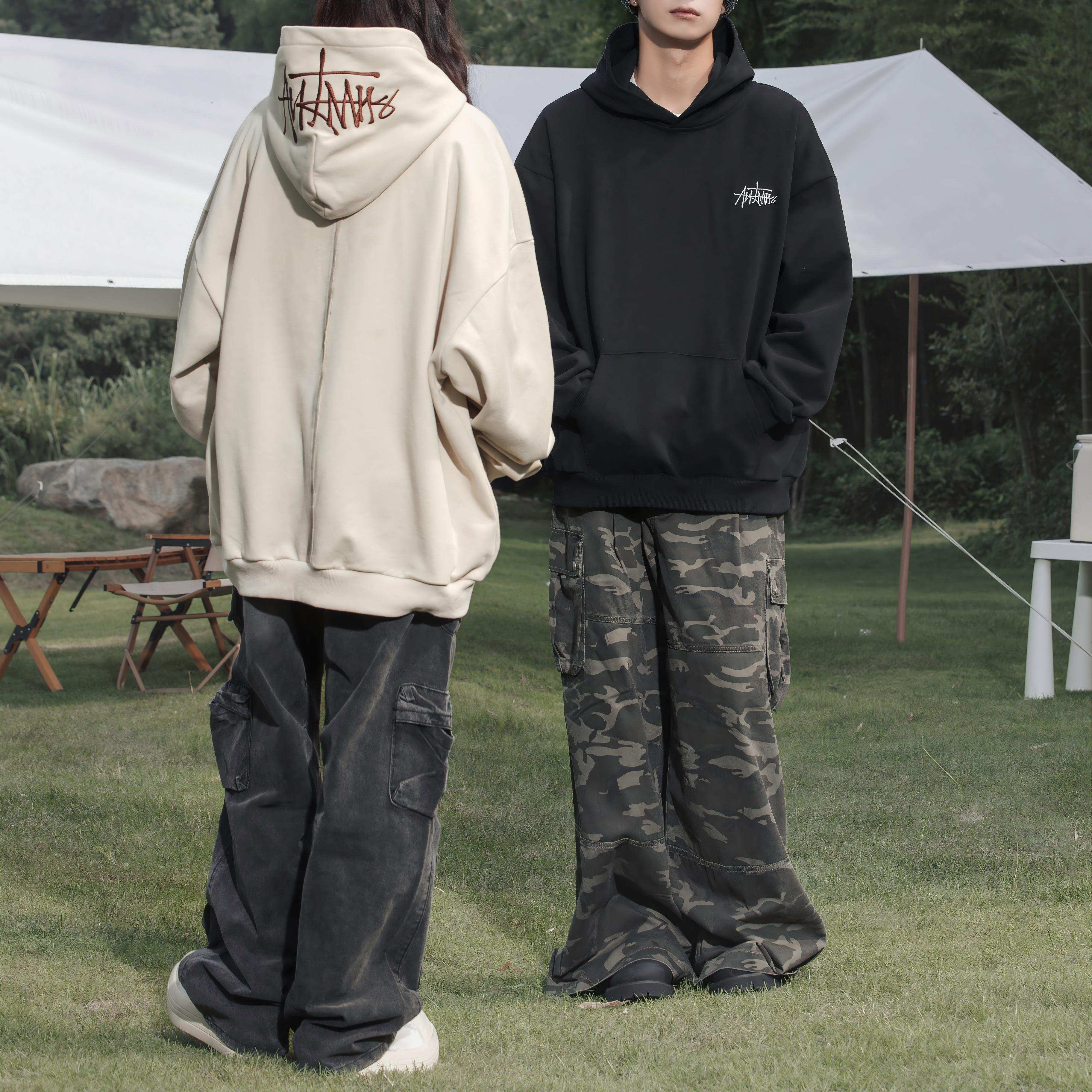 Sudadera con capucha bordada a mano