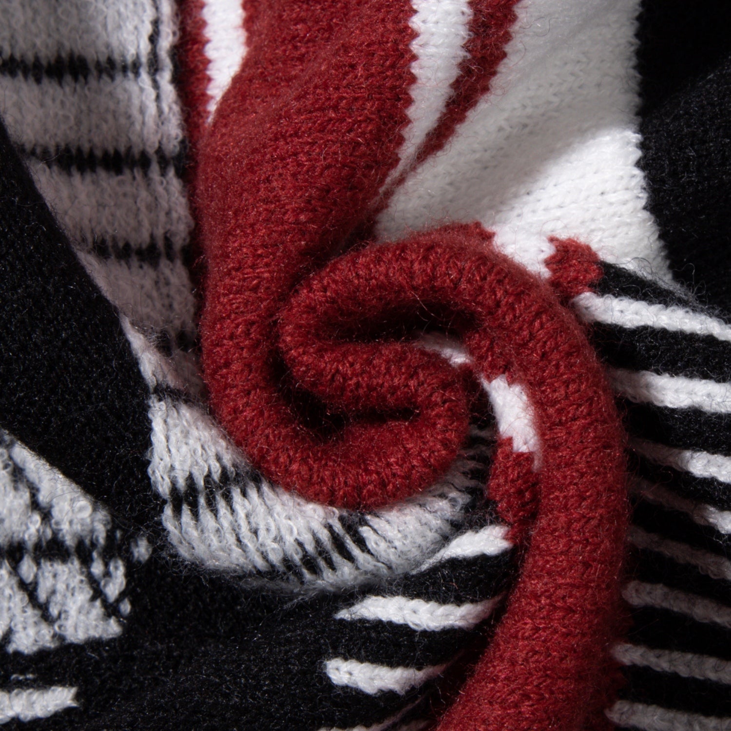 Suéter a rayas con dobladillo deshilachado