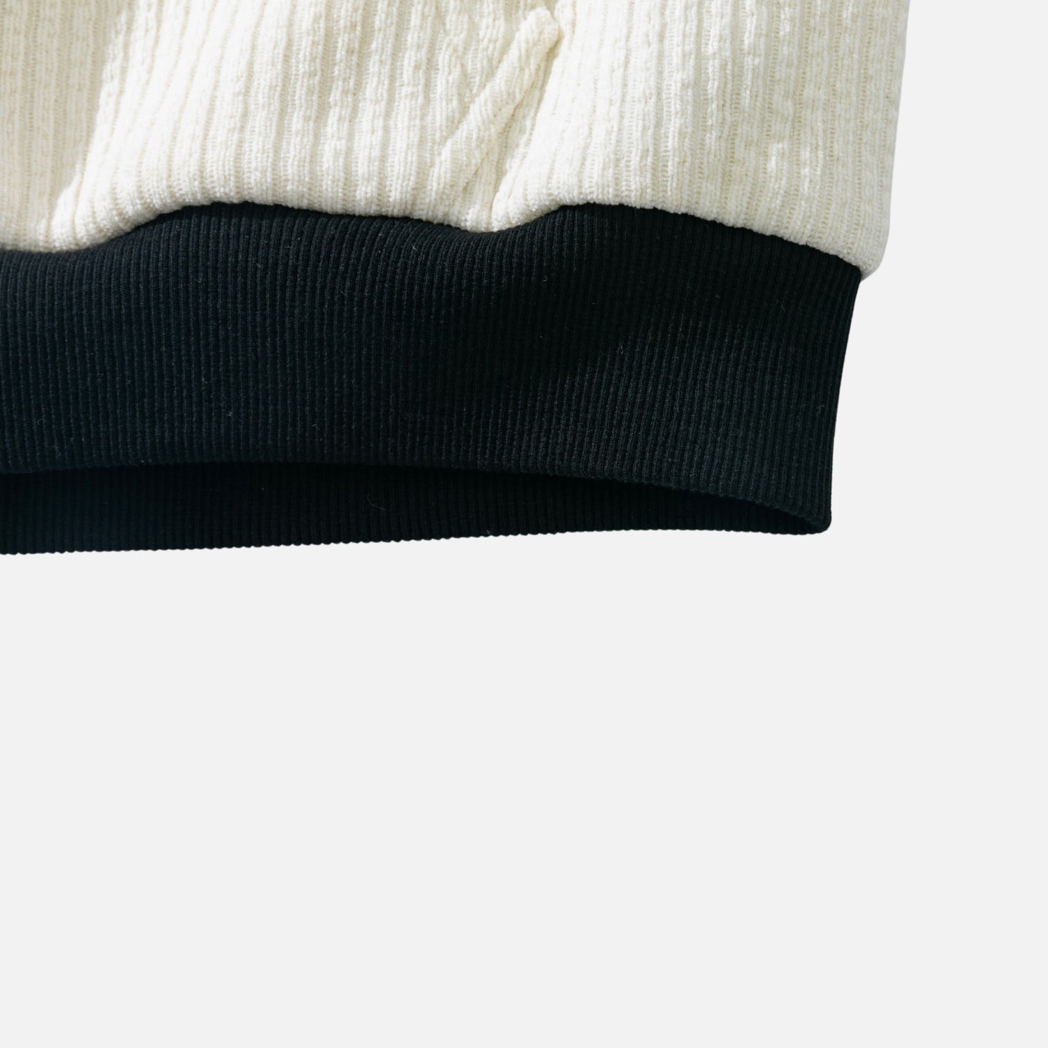 Strukturierte, farblich abgesetzte Reißverschlussjacke