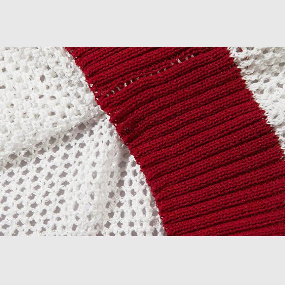 Suéter de punto blanco con cresta roja