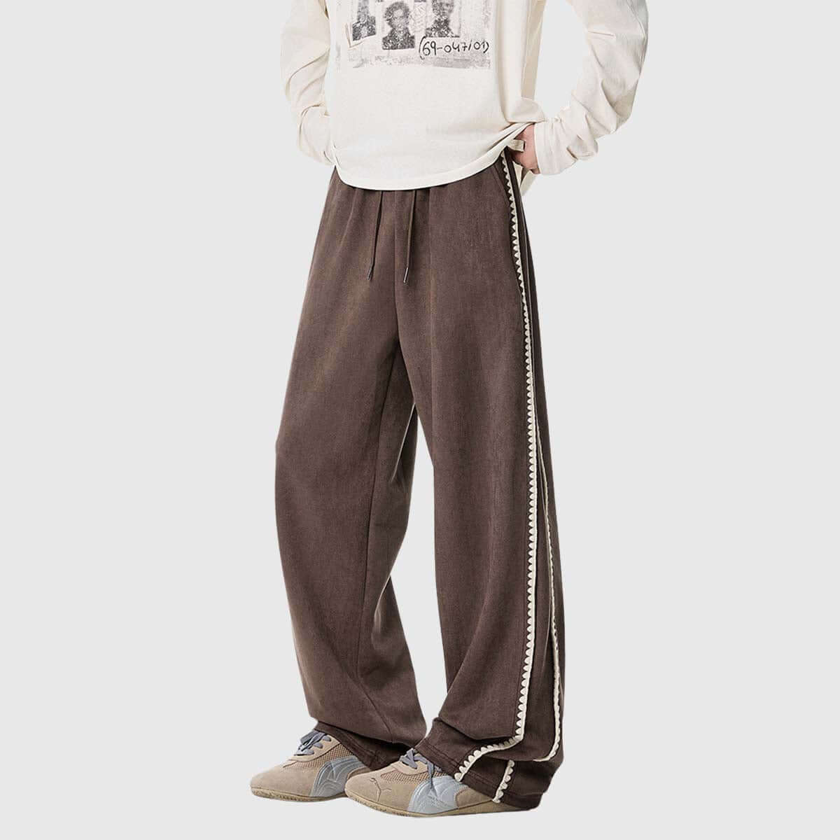 Pantalones casuales con detalle de rayas