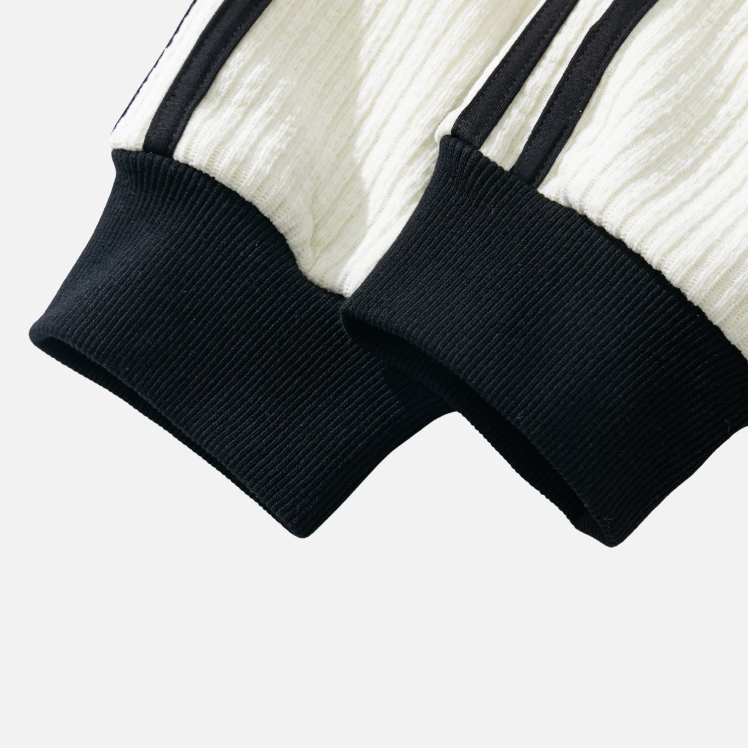 Strukturierte, farblich abgesetzte Reißverschlussjacke