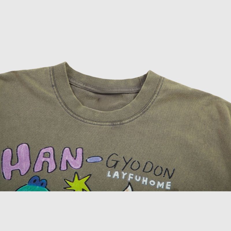 Camiseta vintage de anime lavada y desgastada