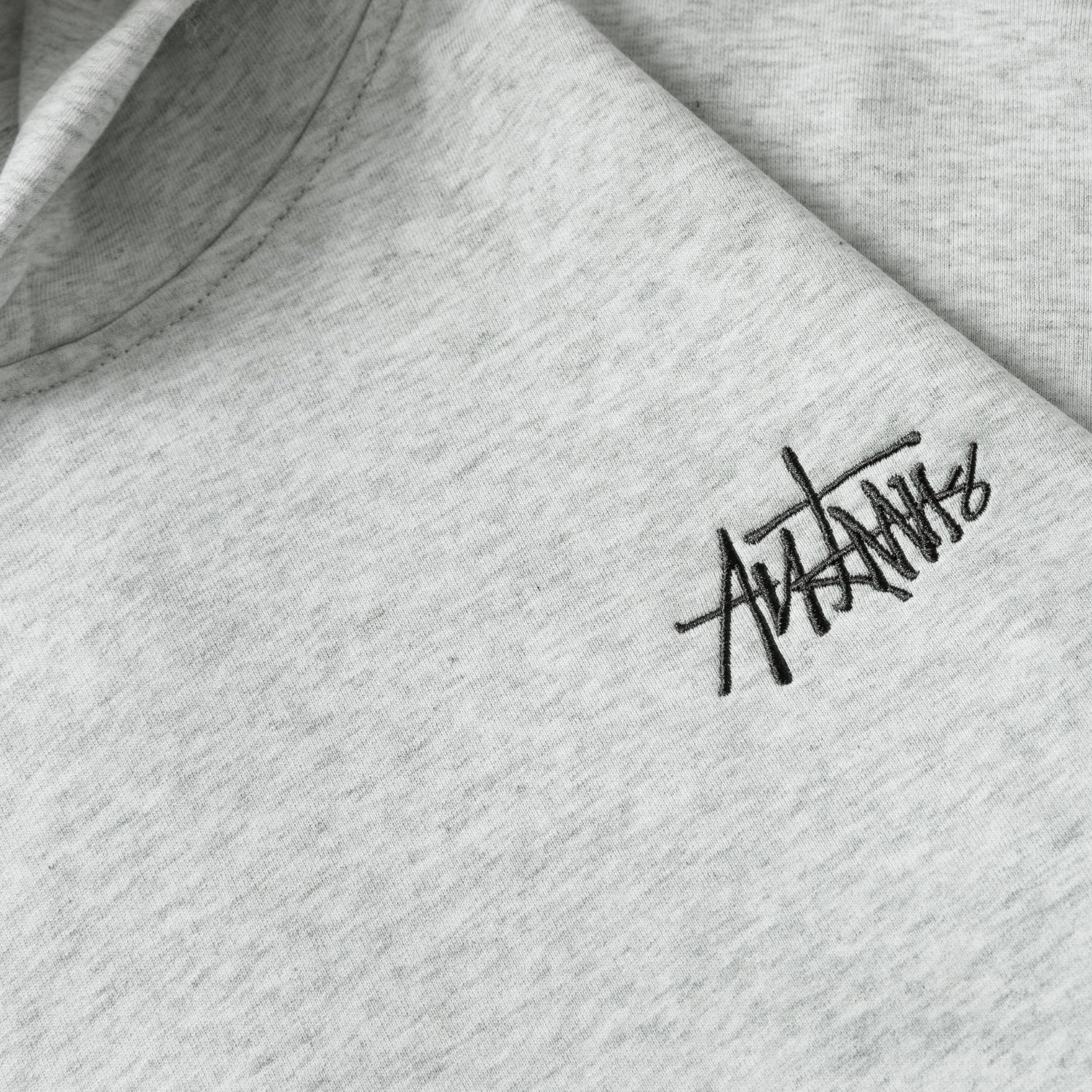 Sudadera con capucha bordada a mano