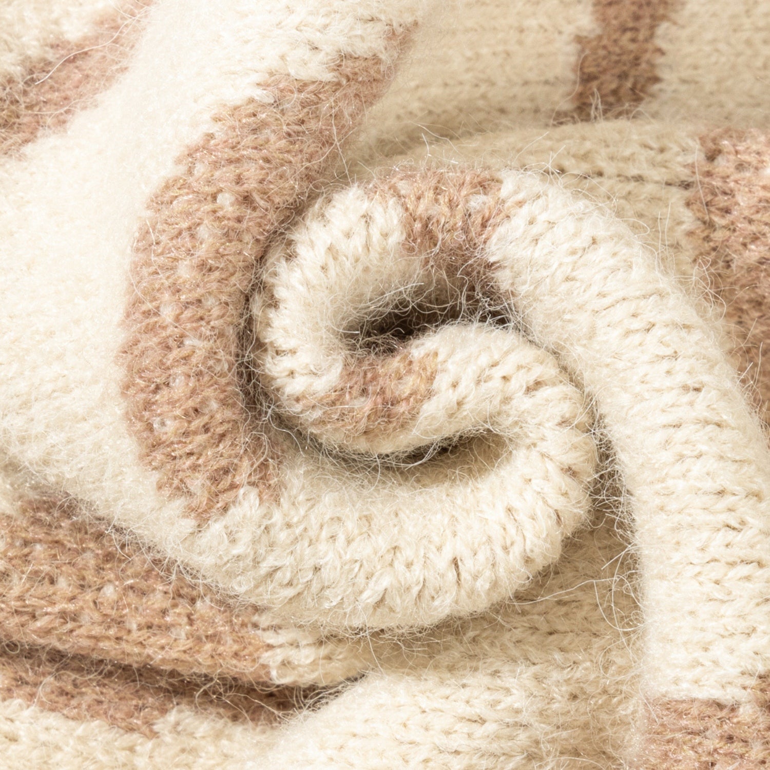 Suéter jacquard con caritas sonrientes por toda la prenda