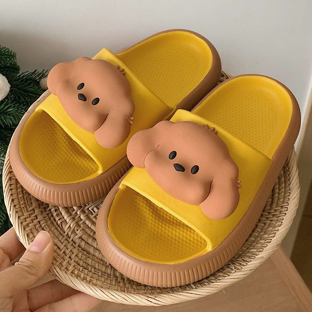 Lindas sandalias con diseño en forma de cachorro