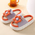 Lindas pantuflas de lino con decoración de flores