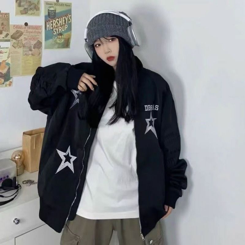 Chaqueta vintage con cuello alto y bordado de estrellas