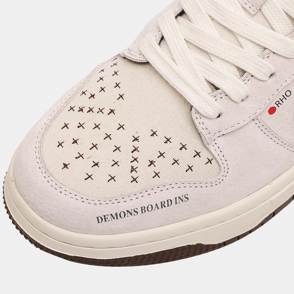 Zapatillas deportivas con diseño de diablito