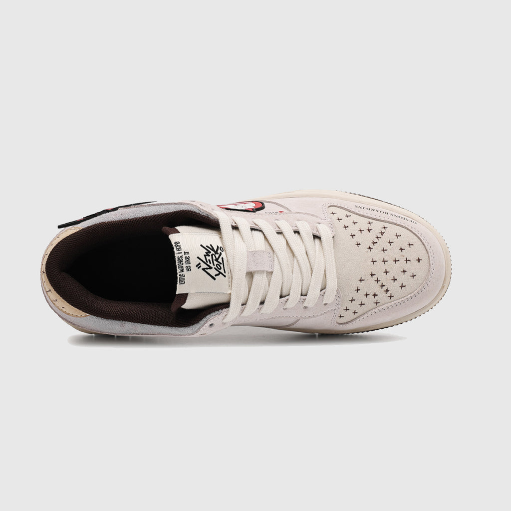 Zapatillas deportivas con diseño de diablito
