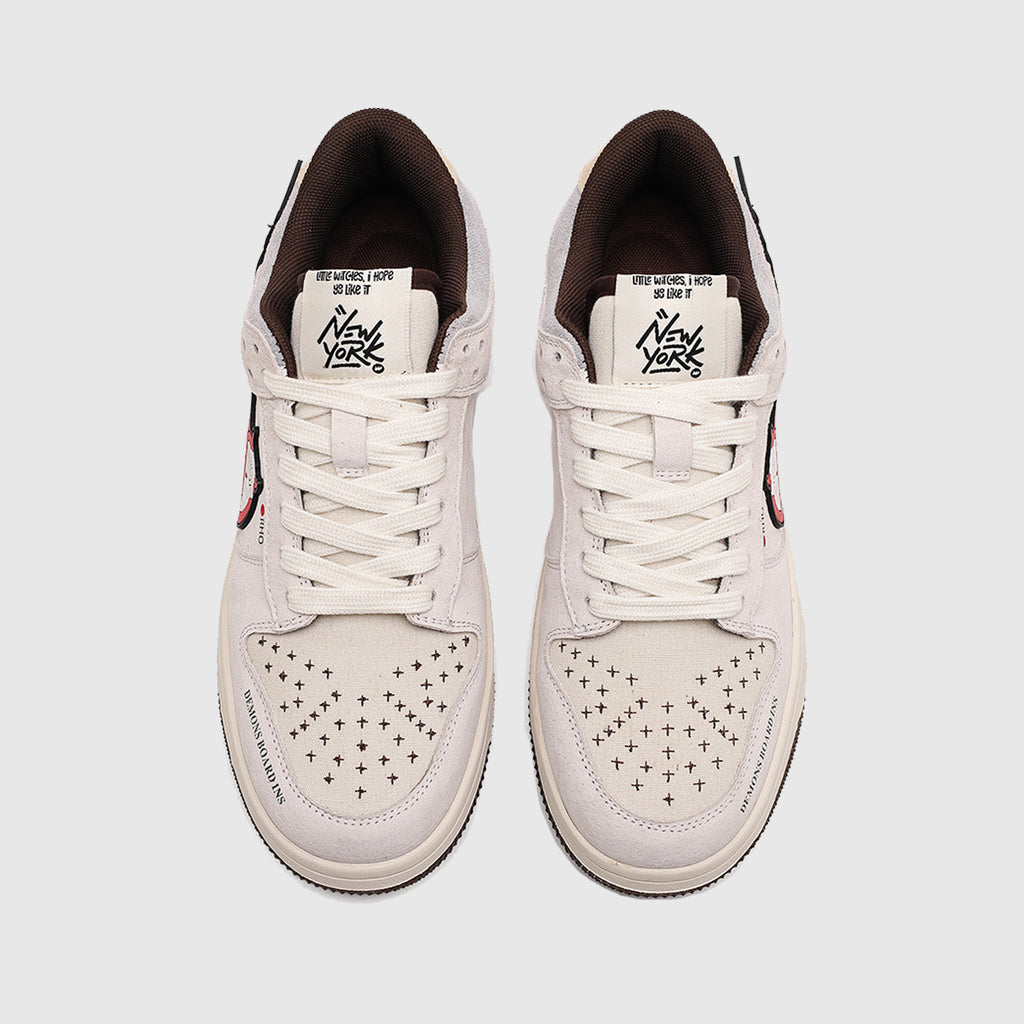 Zapatillas deportivas con diseño de diablito