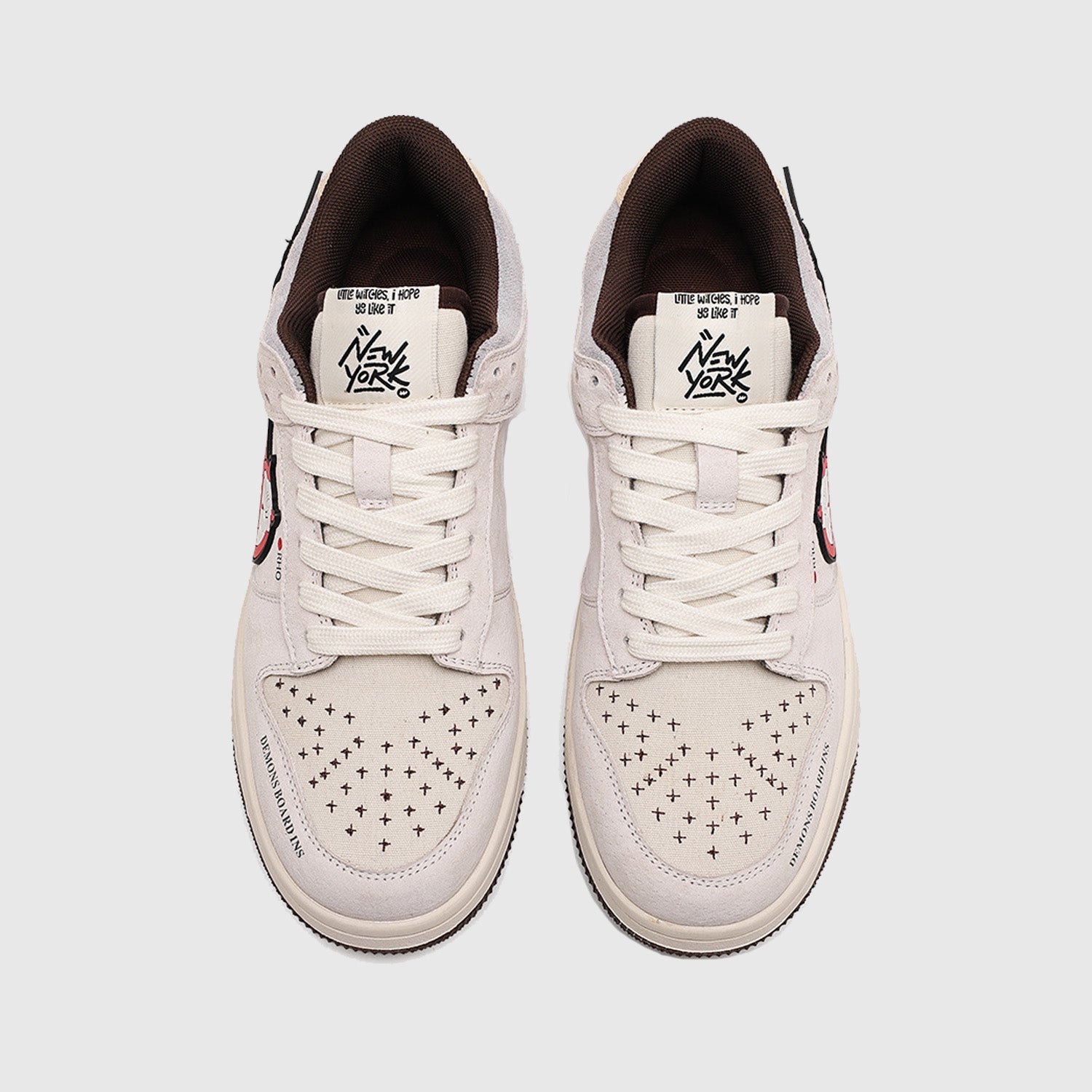 Zapatillas deportivas con diseño de diablito